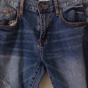 Distressed guess blue denim, skinny fit.